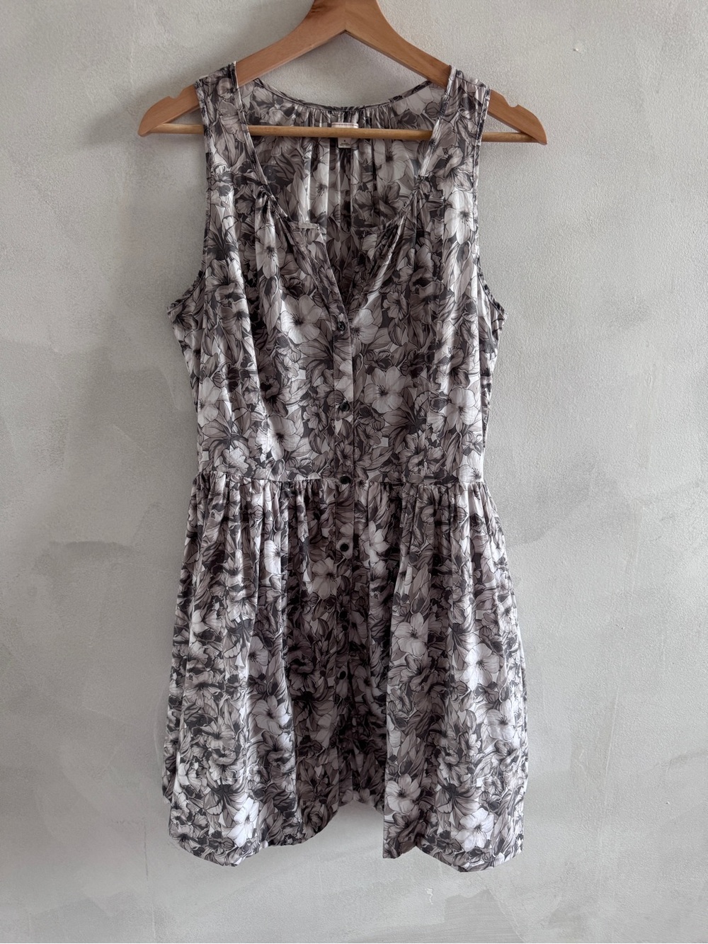 GAP - Floral Cotton Sleeveless Button-Front Dress in White & Gray - Size 6